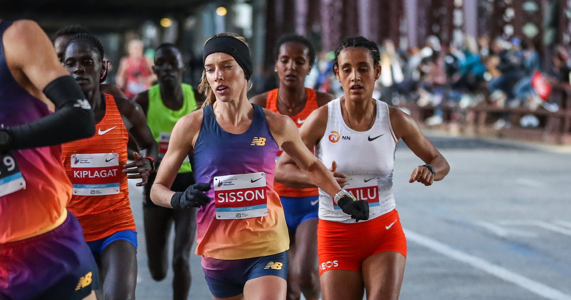 Emily Sisson competing at the 2022 Chicago Marathon on her way to breaking the American record.