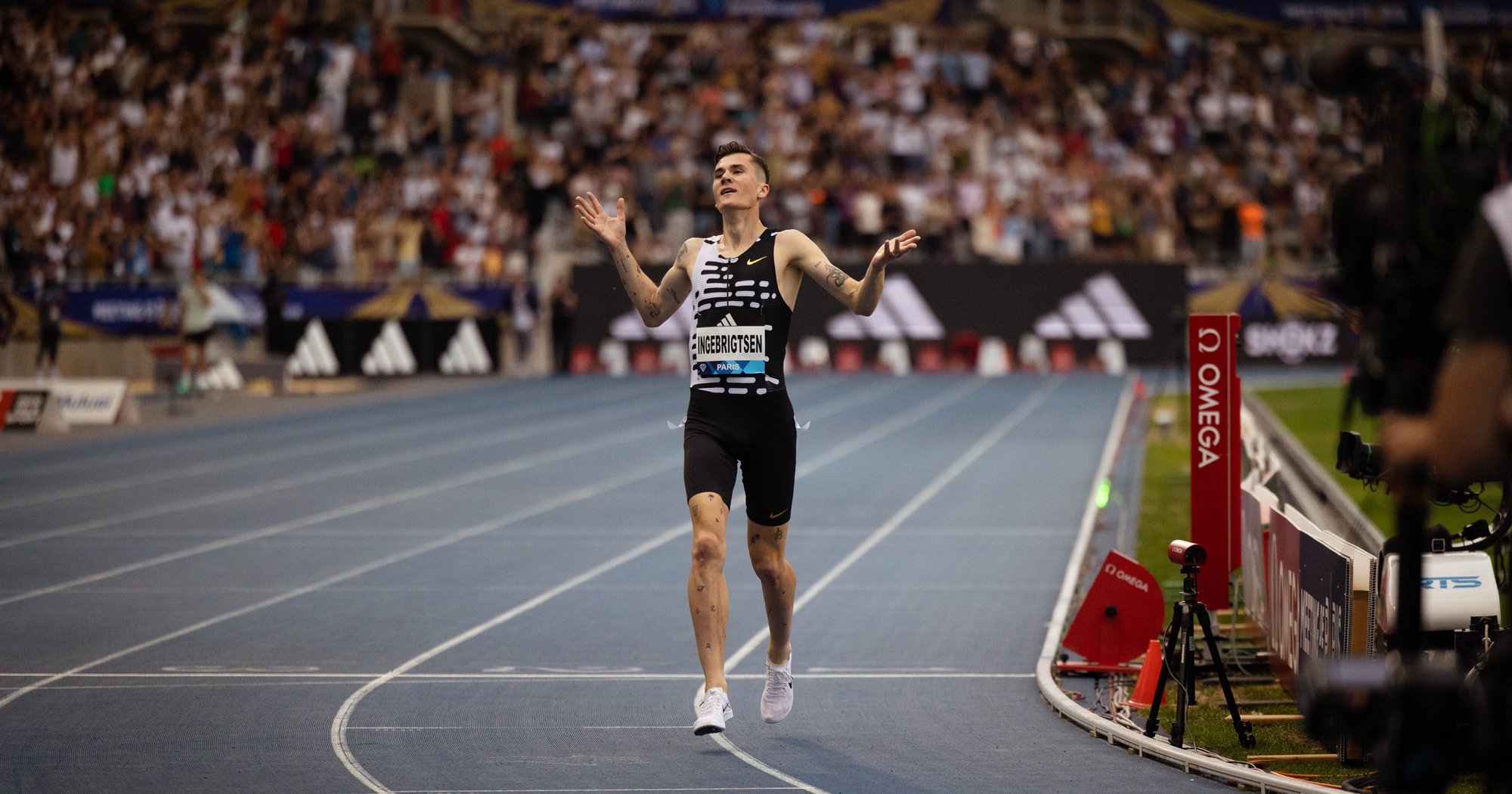 Jakob Ingebrigtsen breaks the two-mile world record at the Paris Diamond League.